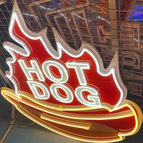 Hot dog neonaj signoj kafejo2